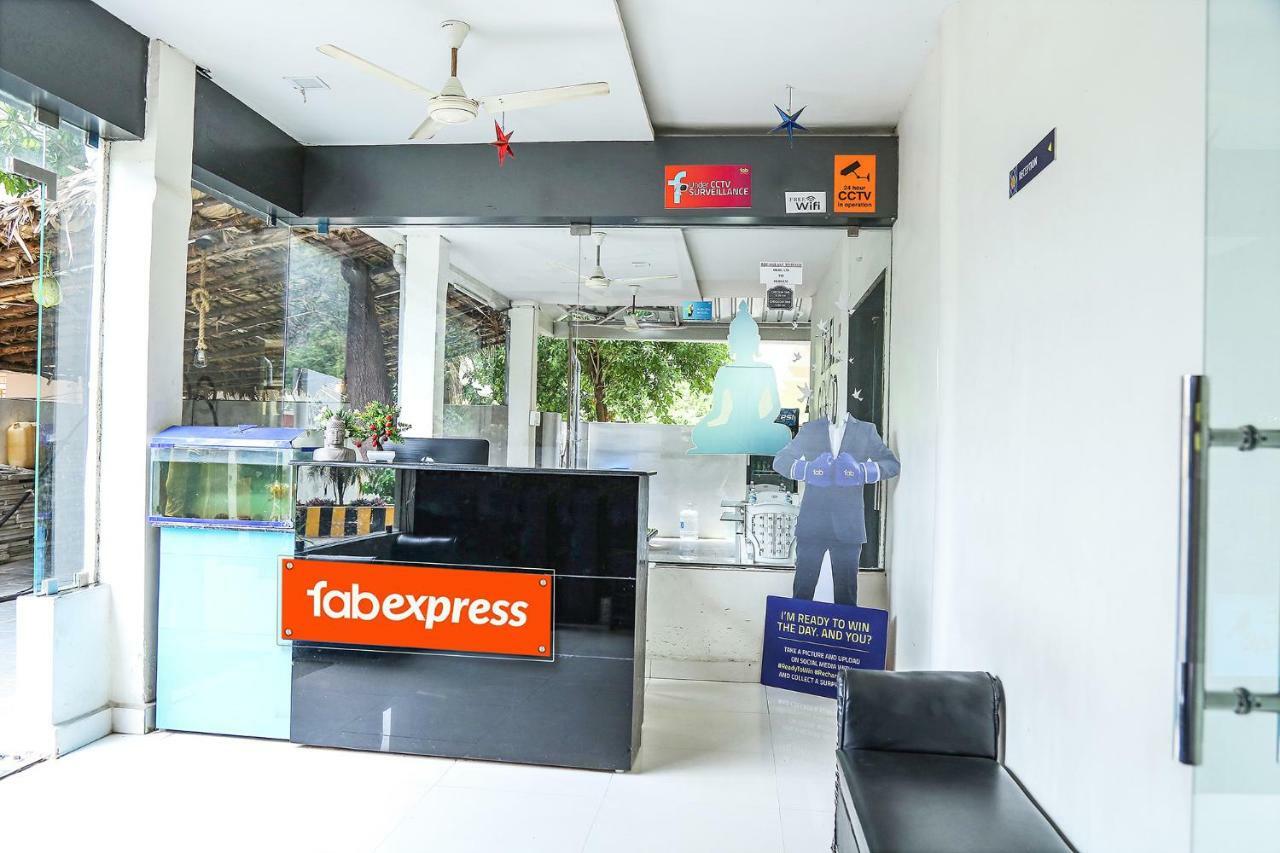 فندق Fabexpress Essvee Mg Road Vijayawāda المظهر الخارجي الصورة
